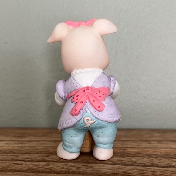 EUC - Bronson Collection Vintage 1995 BC Pig Figurine - "Doing Laundry" - Picture 3 of 6